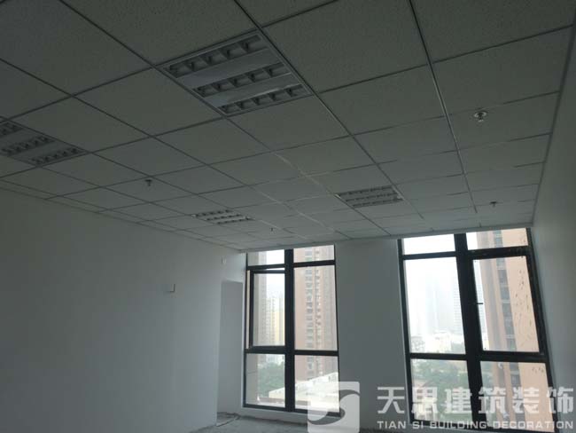 600乘600礦棉板吊頂，600乘600格柵燈